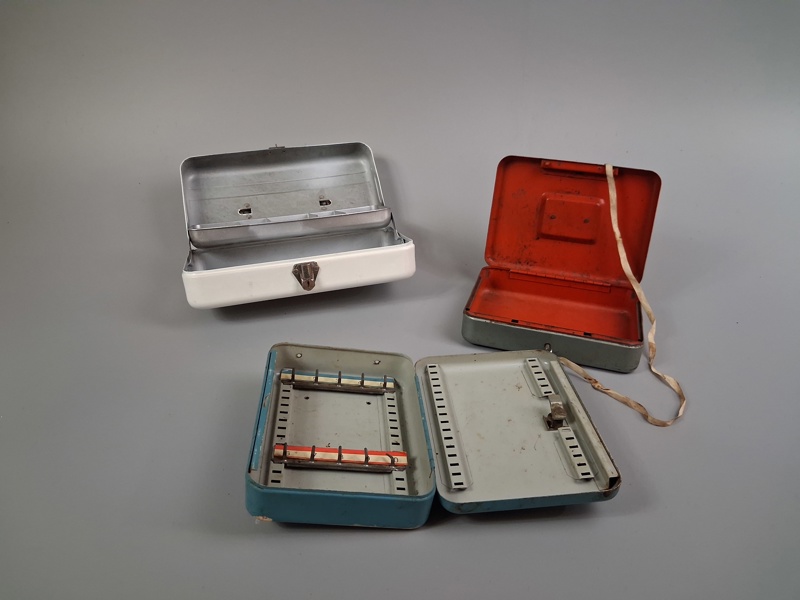 Kassaskrin/boxar. Låsbara.