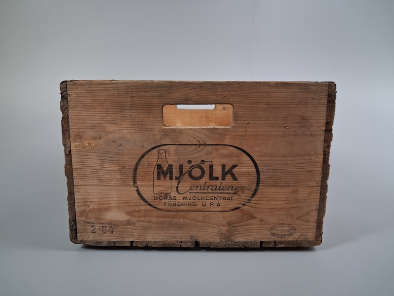 Trälåda. Mjölkcentralen.