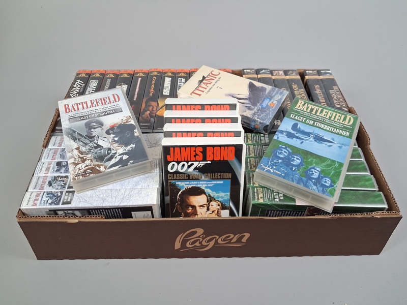 Diverse VHS. Bl.a James Bond & Titanic.