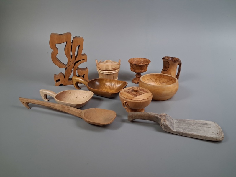 Diverse trä objekt. Bl.a Allmoge.,