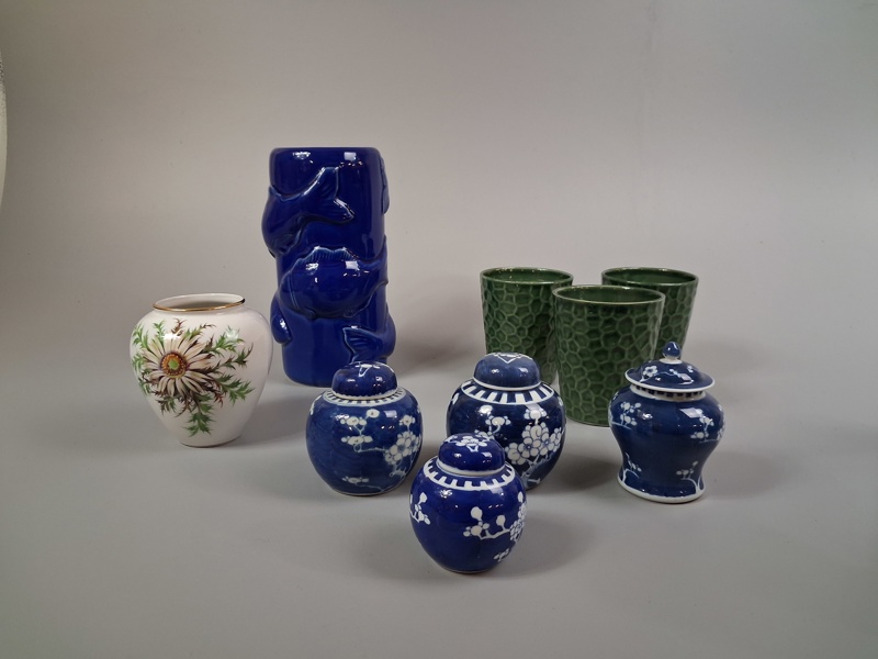 Orientaliskt porslin, krukor, vas & Prippsback.