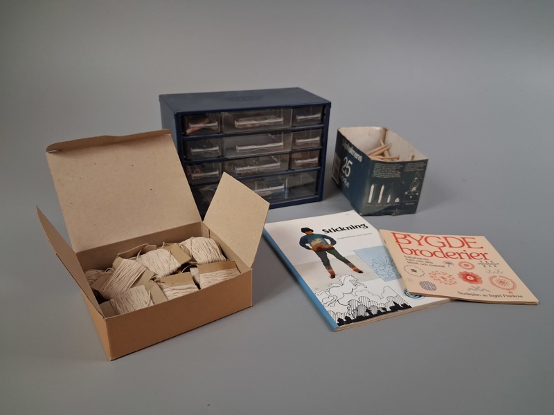 Diverse. Bl.a Soteringsbox. Raaco & lintråd. Goebeläng pinnar. m.m.