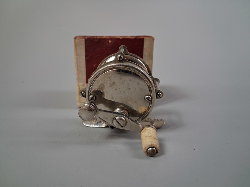 Fiskerulla. No 111 Yds60. Sdterling One Multiplaying Nickel plated.