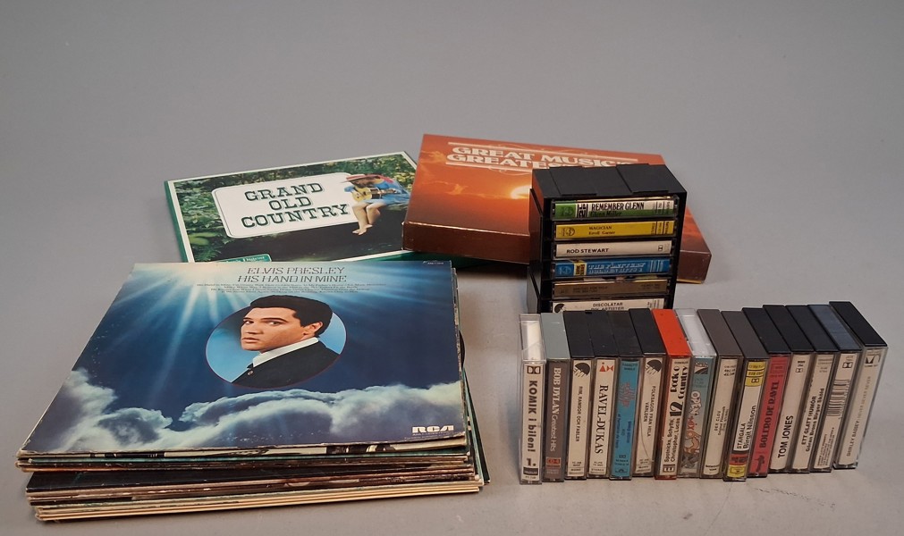 Diverse vinylskivor & kassettband.