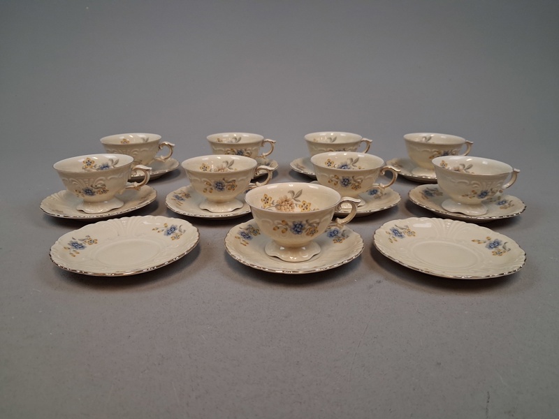 9 Kaffekoppar & 11 kaffefat. Bavaria.