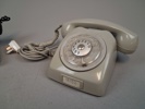 3 Telefoner, Bl.a Bakelit.