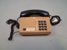 3 Telefoner, Bl.a Bakelit.