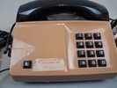 3 Telefoner, Bl.a Bakelit.