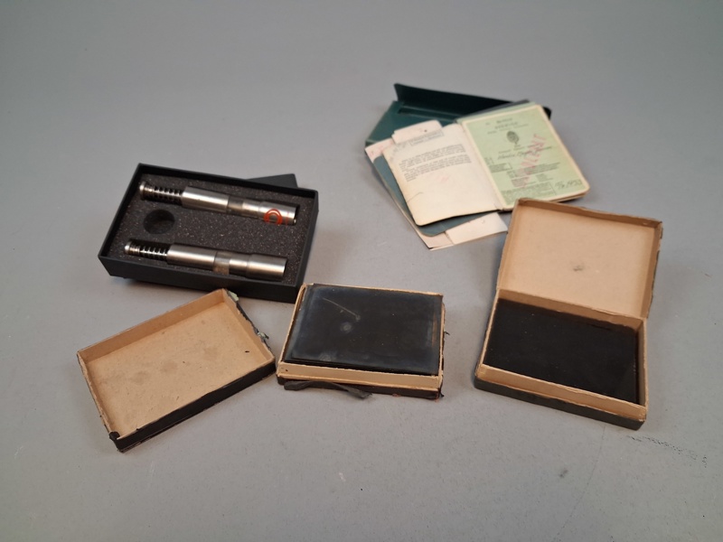 Diverse. Bl.a Fotografiska glasplåtar m.m.