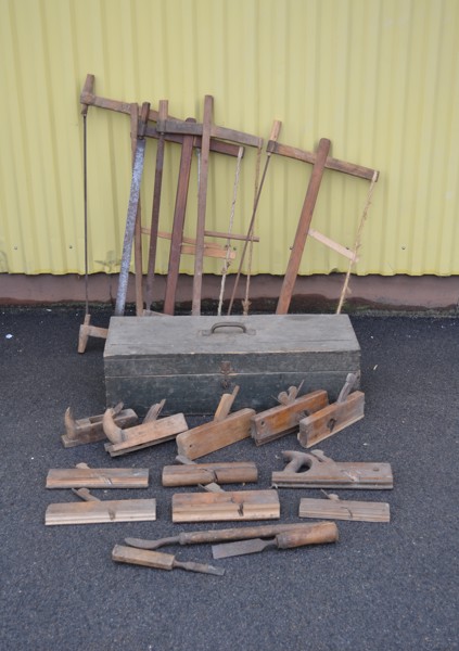 Äldre verktyg. Bl.a Hyvlar, sågar m.m.