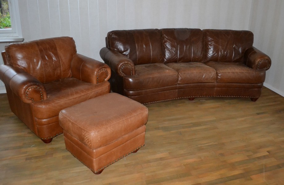 Soffa, fåtölj & fotpall i brunt skinn. inköpt 2007.
