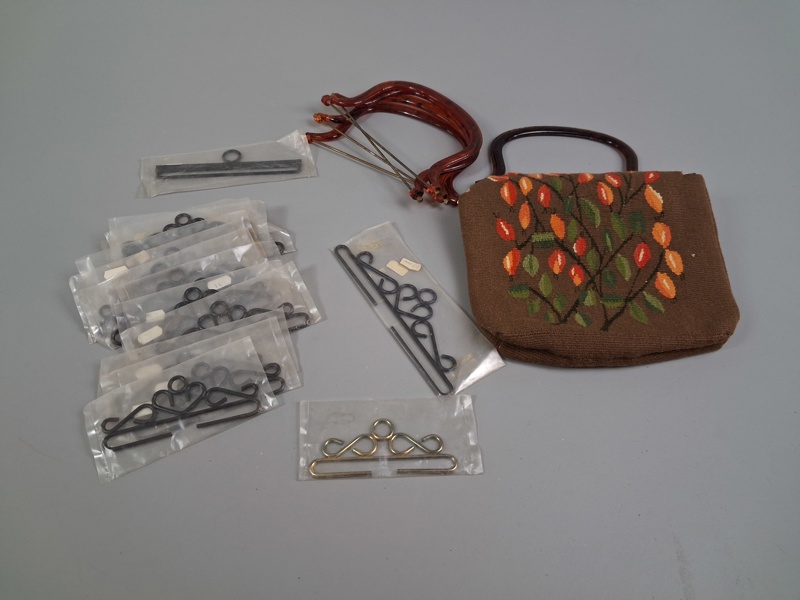 Upphängningar för beslag tex Bonader. Handtag för väskor.