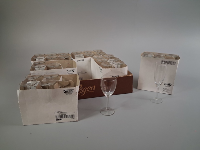 Diverse glas. IKEA, 2 Sorter.