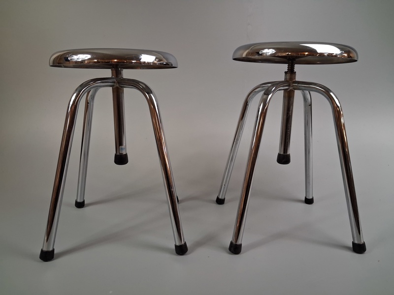 2 Pallar. LIC. Sjukhuspall/läkarpall.