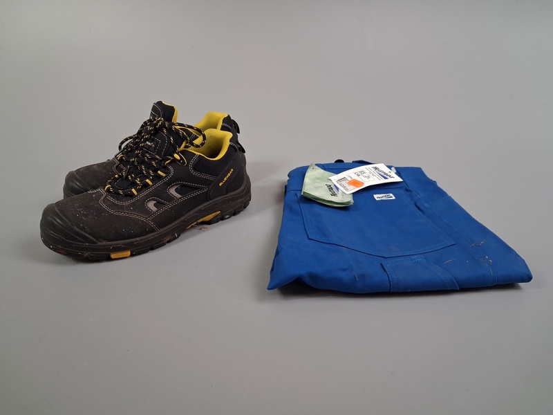 Arbetsskor storlek 42 & Byxor c48.