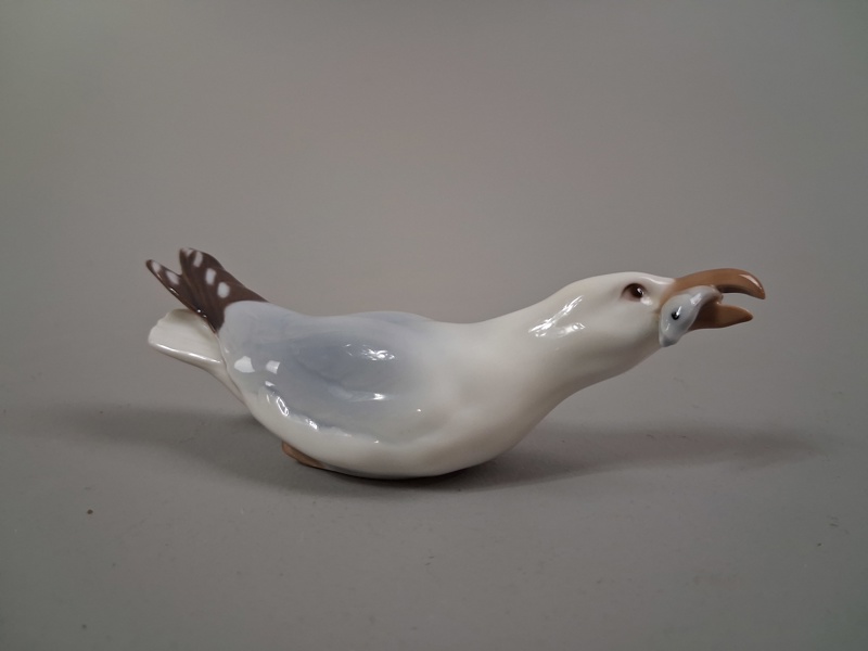 BING & GRÖNDAL. Figurin, Mås med byte.