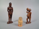 2 Träskulpturer & Babushka.