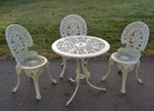 Caféset. Bord & 3 stolar, bemålad aluminium.