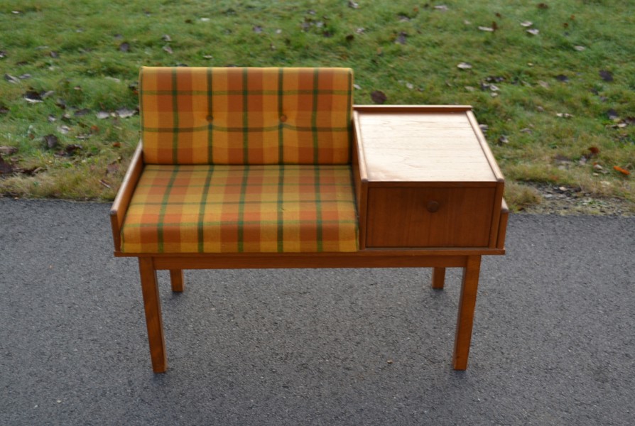 Hallmöbel. Fanerat med teak, 1950/60-talet.