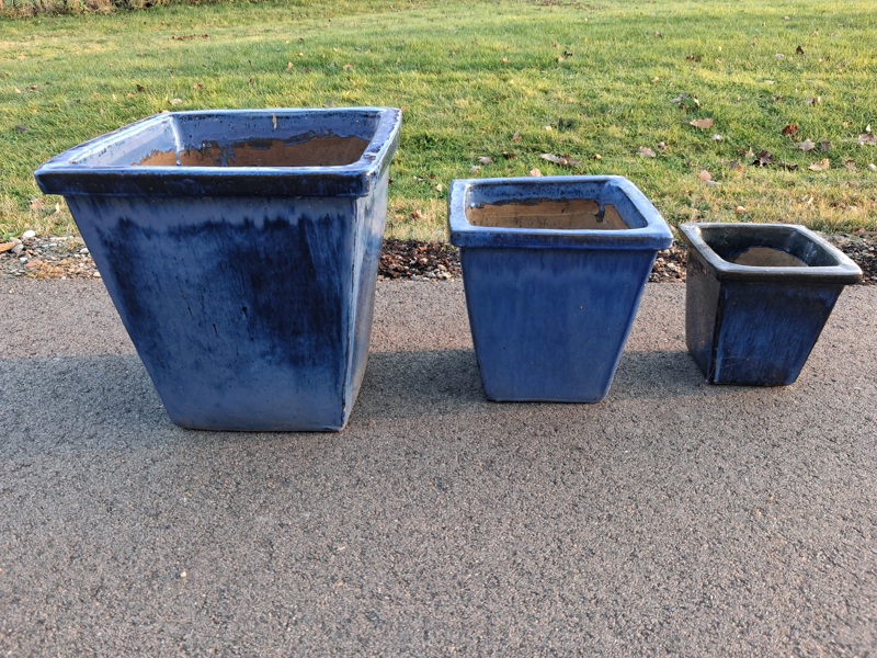 3 Utomhus-krukor.