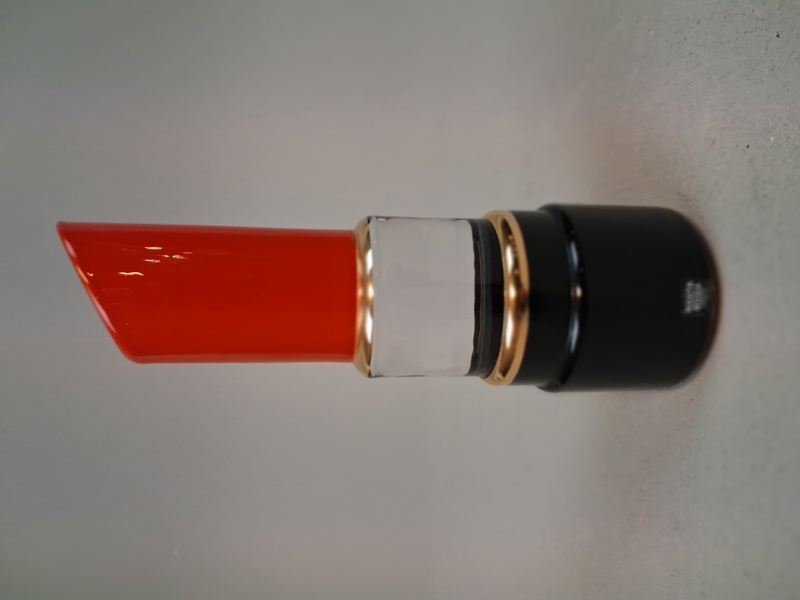 ÅSA JUNGNELIUS. Skulptur, "Läppstift", glas, Kosta Boda, signerad.