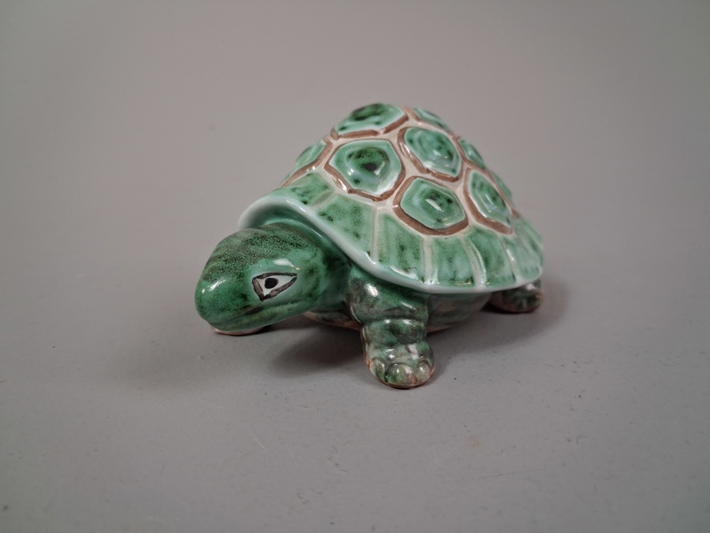 GERTRUD KUDIELKA. Sköldpadda, Keramik, Lauritz Hjort Keramikverkstad, Danmark, Bornholm.