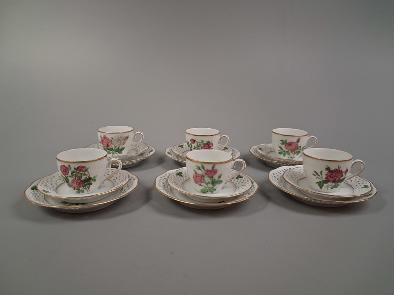 Kaffekoppar med fat & Assietter. Fyrklövern, Klassiska Rosor. Schumann Arzberg.