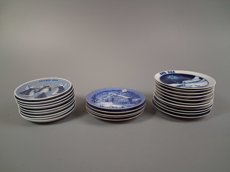 Diverse samlartallrikar.