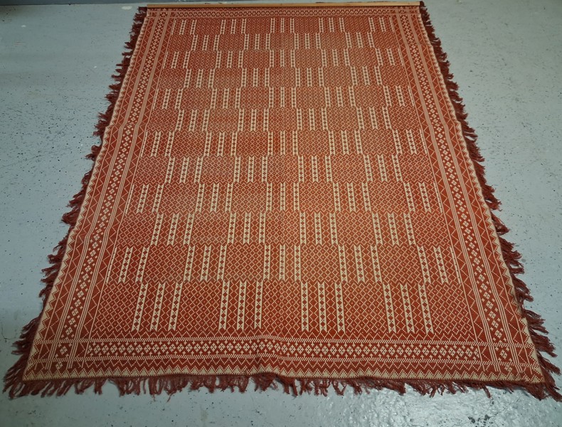 Väggbonad/ tunnare matta.