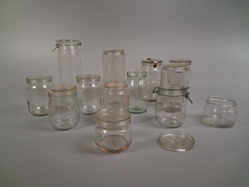 Diverse glasburkar. Bl.a Surte.