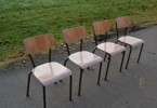 4 Skolstolar. Staplingsbara.