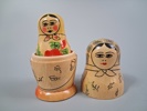 2 Träskulpturer & Babushka.