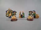 5 Figurer. Orientaliska. Mudman-figurer, Shekwan-keramik.