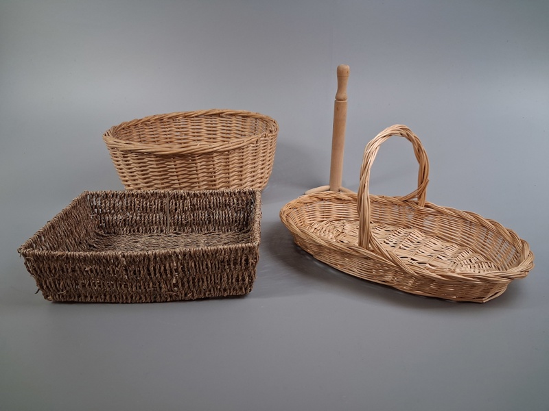 Korgar & Hushållspappers hållare.