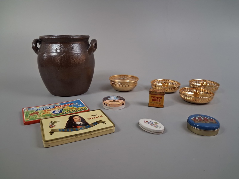 Diverse. Bl.a Höganäs krus, 5 Liters.