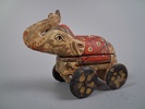Leksakselefant på hjul, målat trä, Indien, 1900-talets första hälft.
