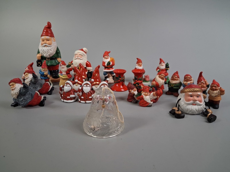 Diverse Julpynt. Bl.a Tomtar.