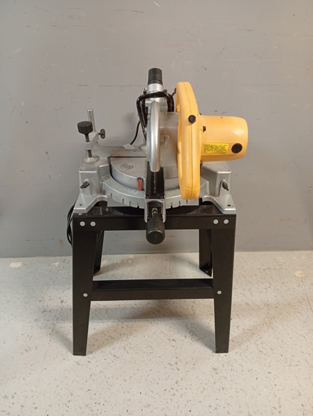 Cirkel såg med stativ. Power Craft.