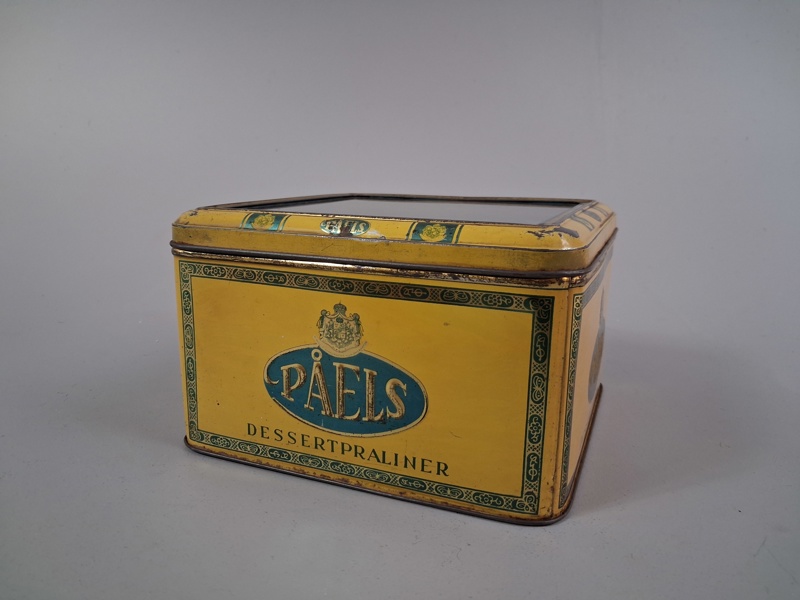 PÅELS Dessertpraliner. Plåtburk med glaslock 1900-talet.