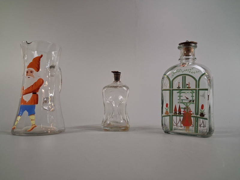 Kanna med tomtemotiv & 2 Karaffer.