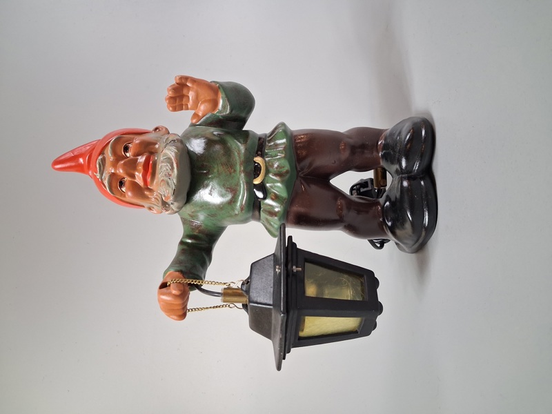 HEISSNER. Tomte med lykta.