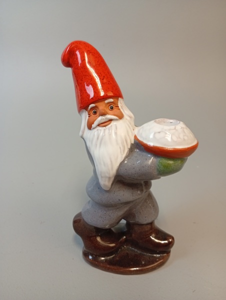ROLF BERG. Tomte med grötskål / Ljushållare.