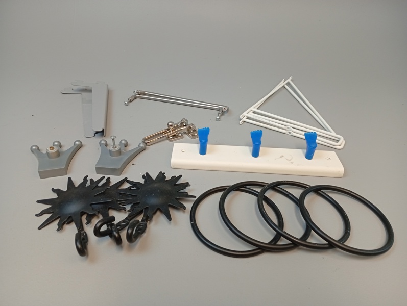 Diverse hängare av olika slag. m.m.