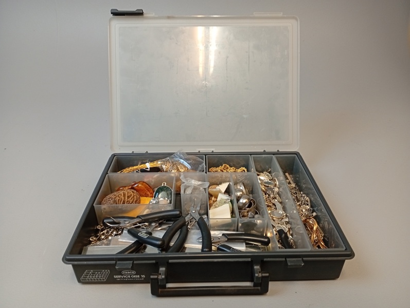 Diverse till smyckes tillverkling.