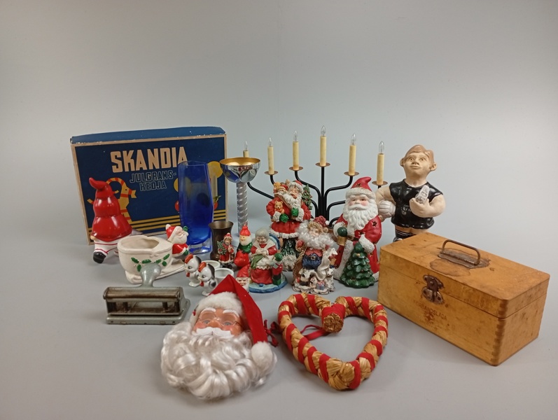 Diverse. Bl.a Jul, Skulptur Årets ledare av Inger & Börje Jacobsson.