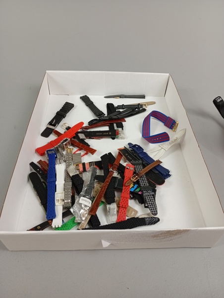 Diverse klockarmband. Bl.a oanvända.