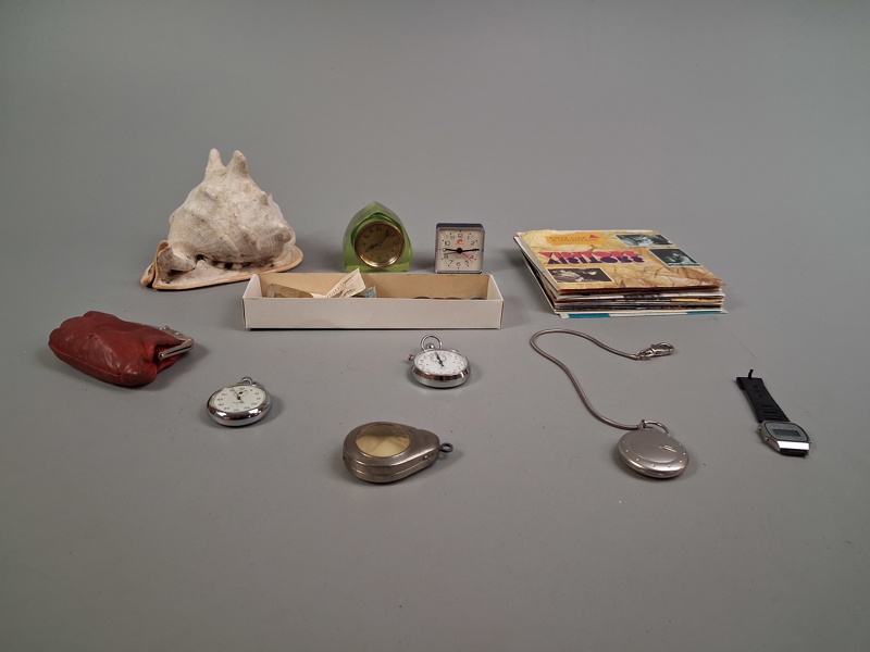 Diverse. Bl.a Mynt, sedlar, & klockor.