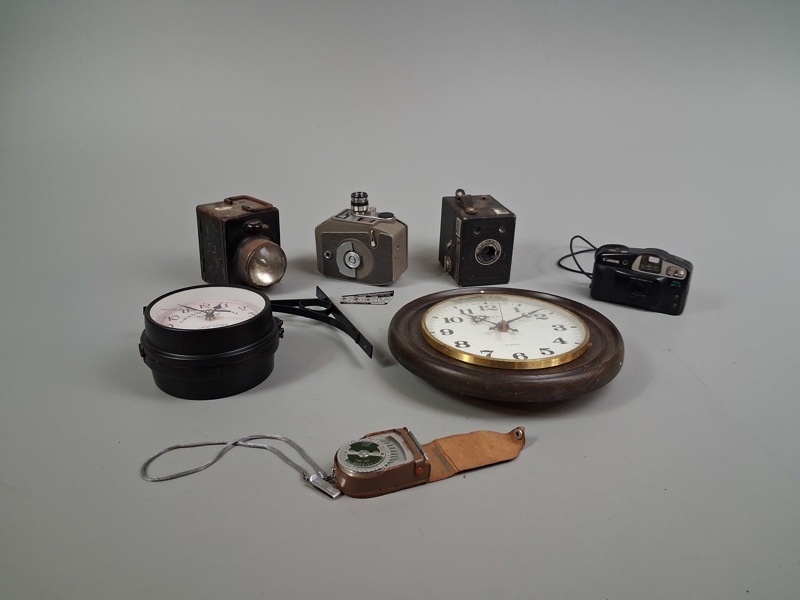 Diverse klockor, kameror m.m.