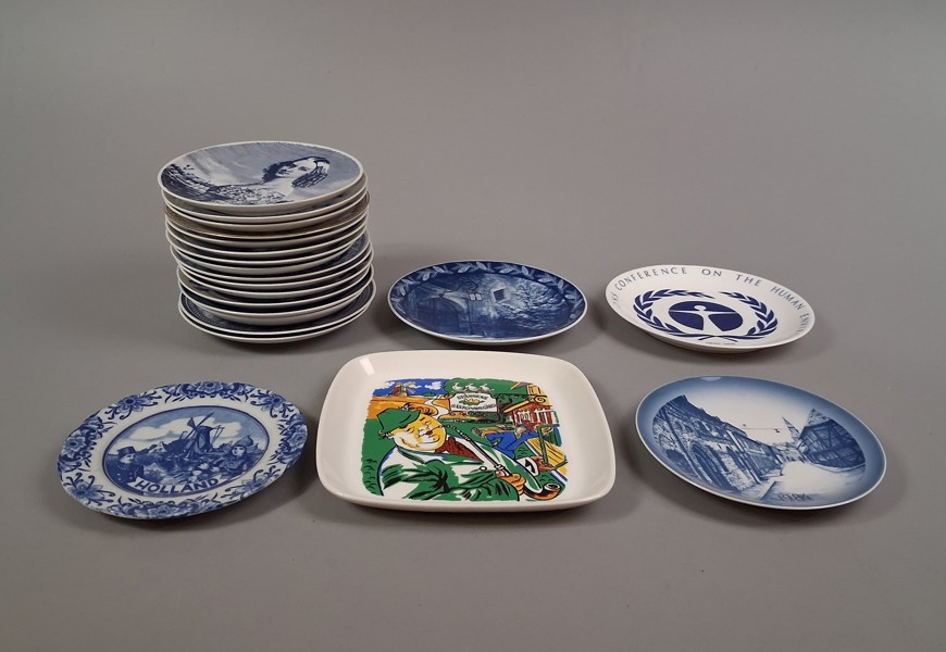 Diverse samlartallrikar.