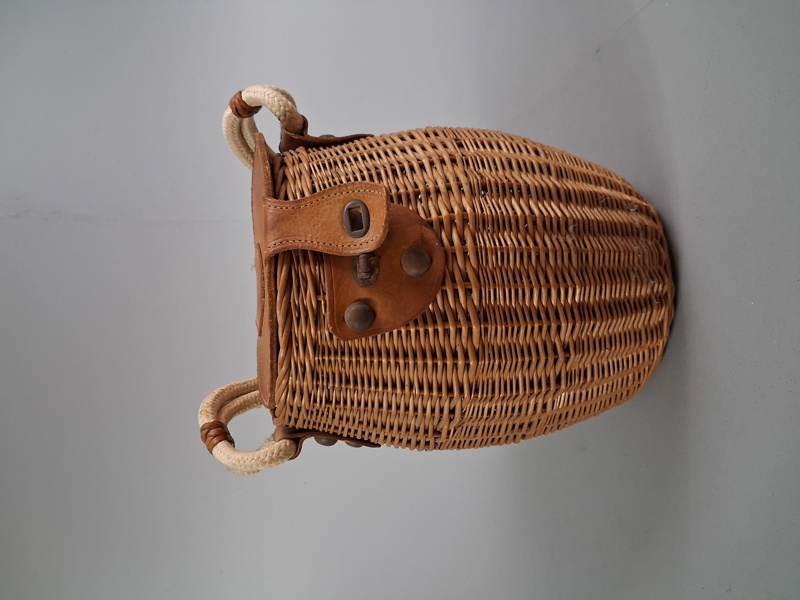 Sykorg. Flätad rotting, Hampa & läder.